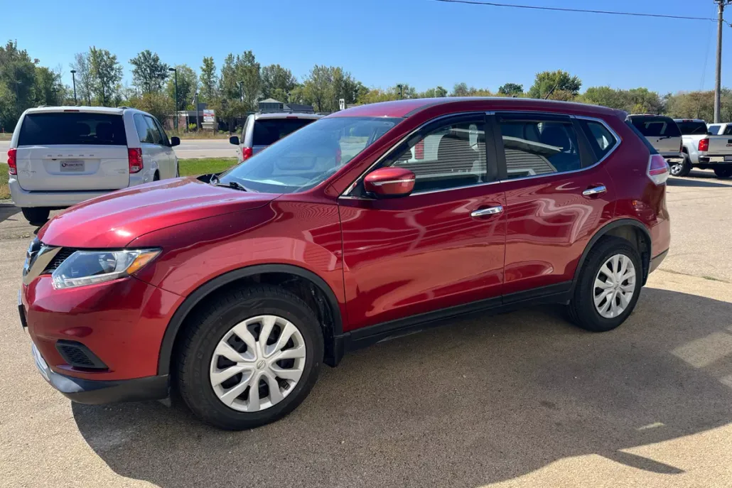 2015 Nissan Rogue S AWD photo 1