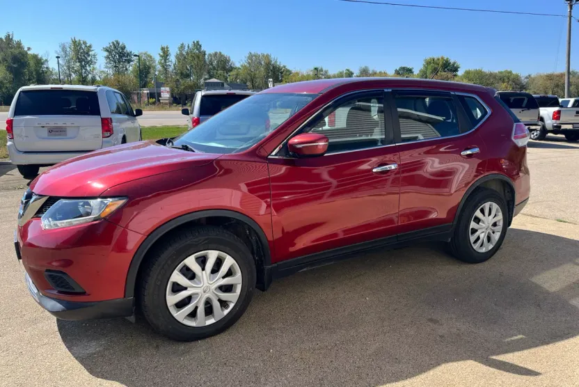 2015 Nissan Rogue S AWD photo 1