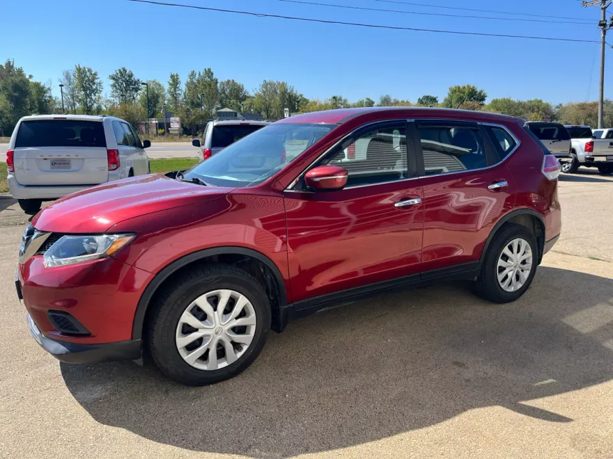2015 Nissan Rogue S AWD photo 1