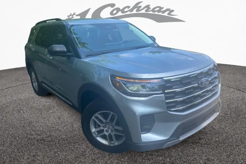 2025 Ford Explorer photo 1