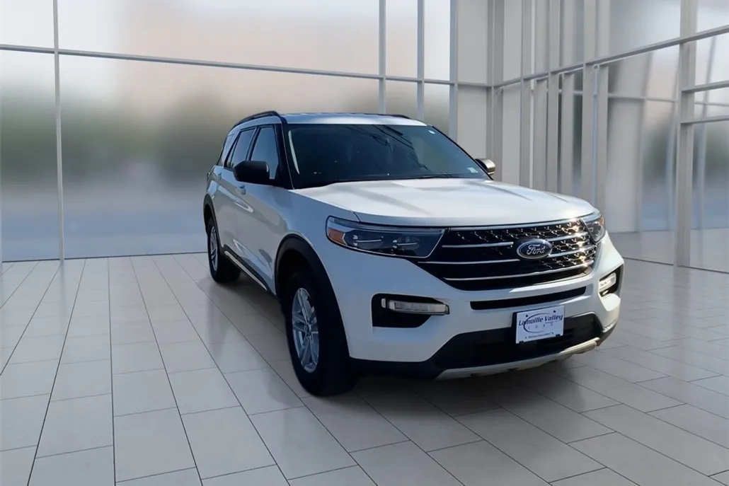 2022 Ford Explorer XLT photo 1