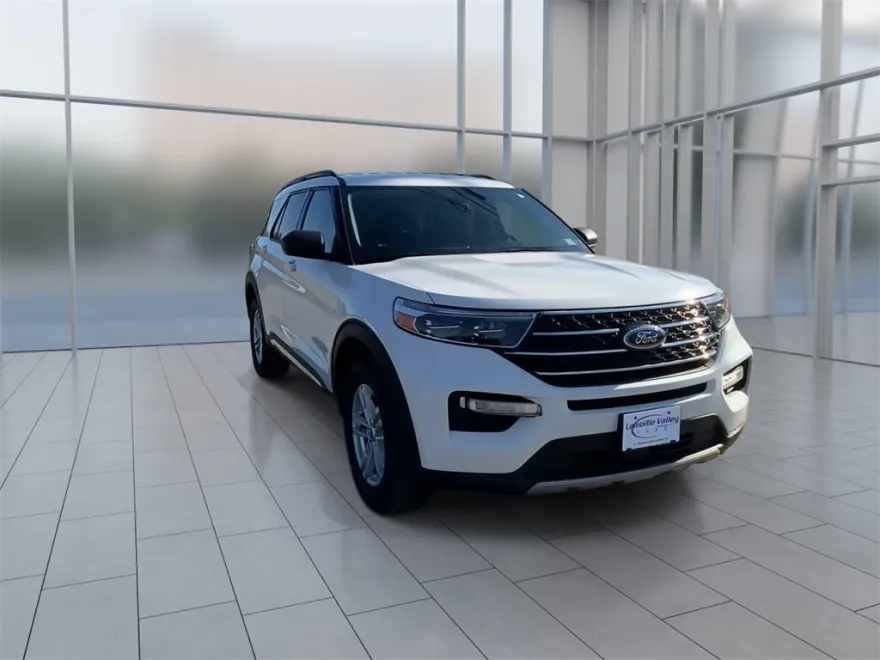 2022 Ford Explorer XLT photo 1