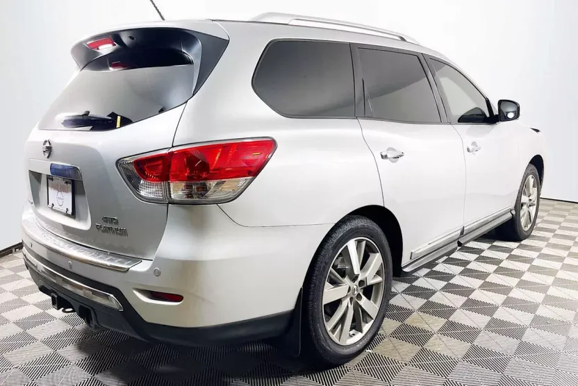 2014 Nissan Pathfinder Platinum photo 1