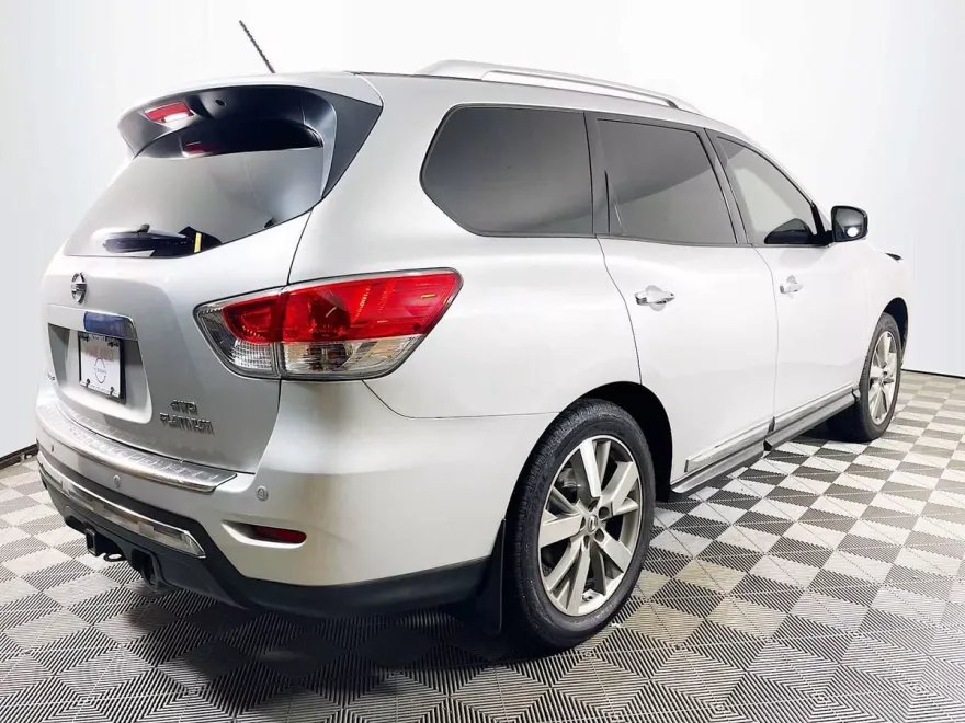2014 Nissan Pathfinder Platinum photo 1