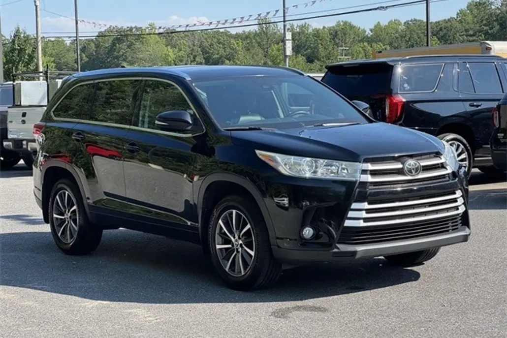 2017 Toyota Highlander XLE photo 1