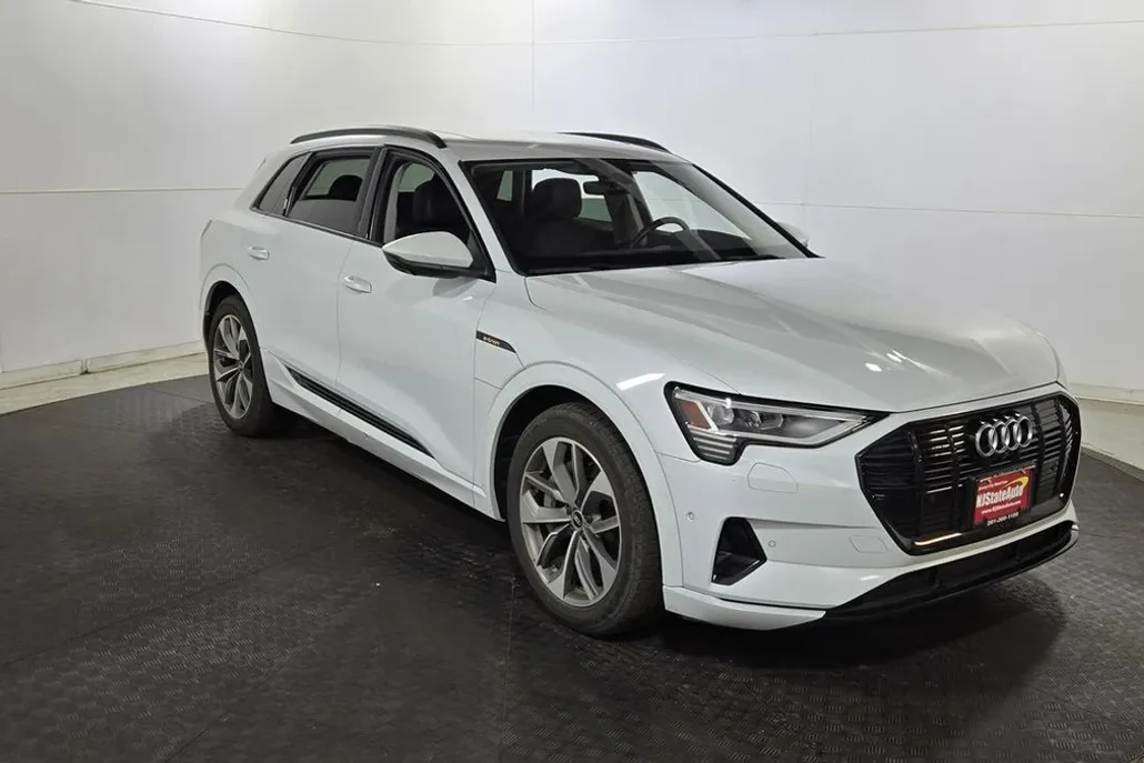 2021 Audi e-tron Premium Plus photo 1