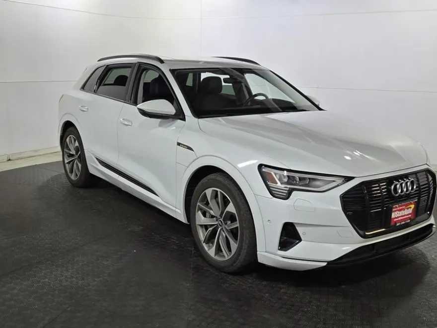 2021 Audi e-tron Premium Plus photo 1