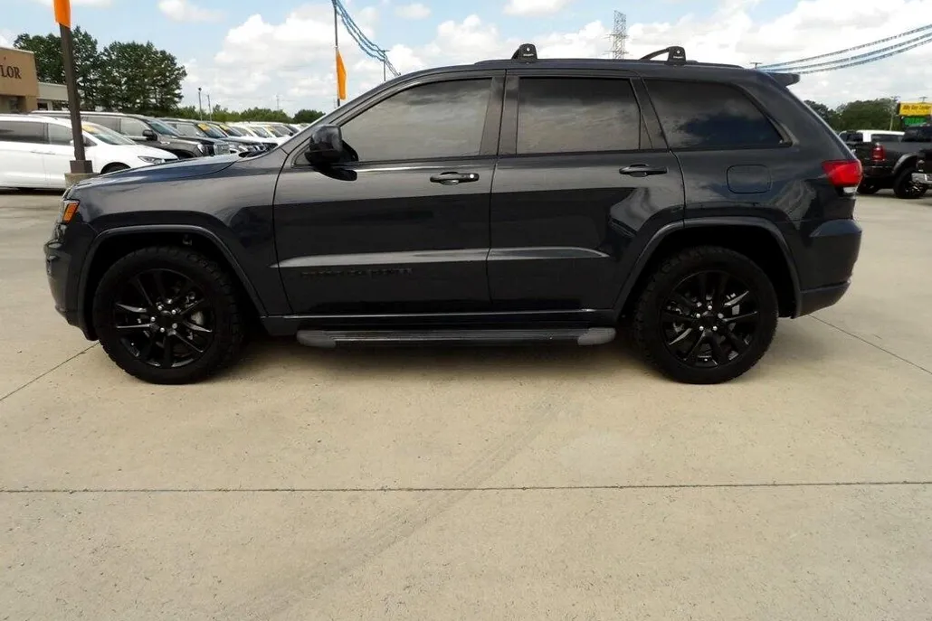 2018 Jeep Grand Cherokee Laredo photo 1