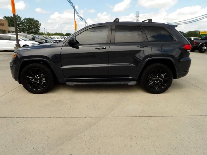 2018 Jeep Grand Cherokee Laredo photo 1