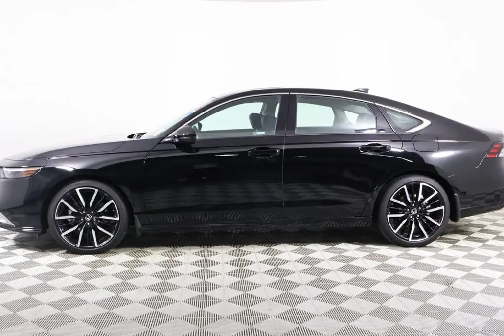 2024 Honda Accord Hybrid Touring photo 1