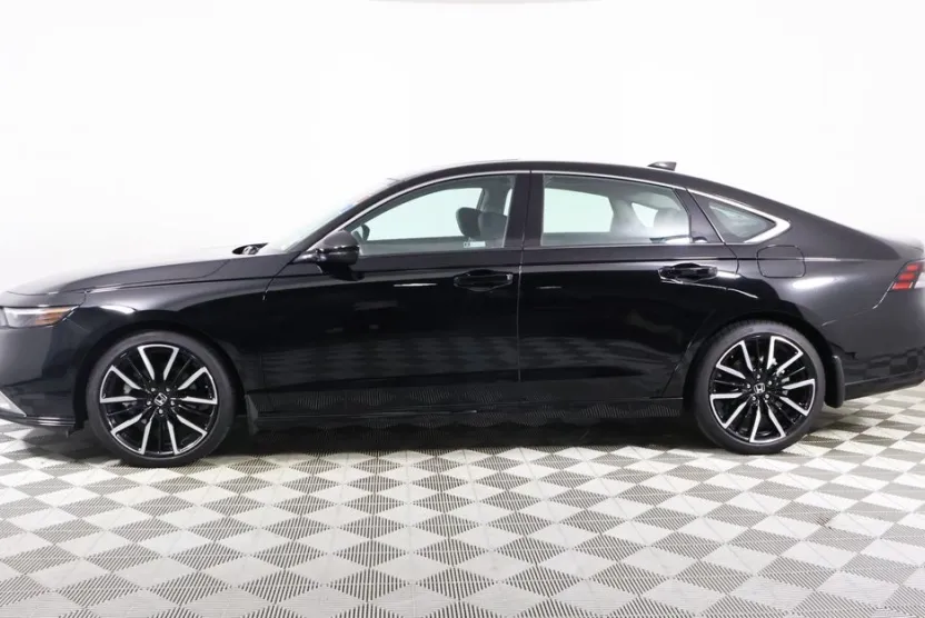 2024 Honda Accord Hybrid Touring photo 1