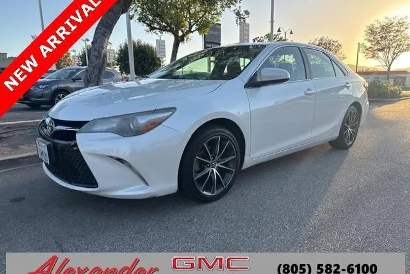 2017 Toyota Camry XLE photo 1