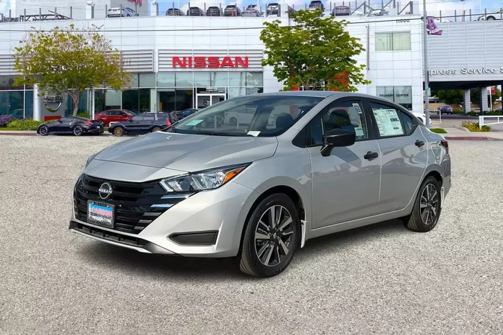 2025 Nissan Versa 1.6 S photo 1