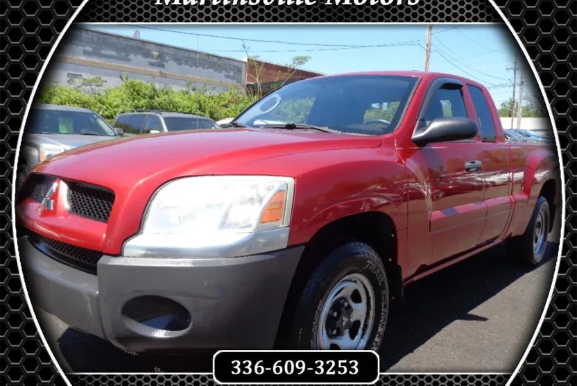 2009 Mitsubishi Raider LS photo 1