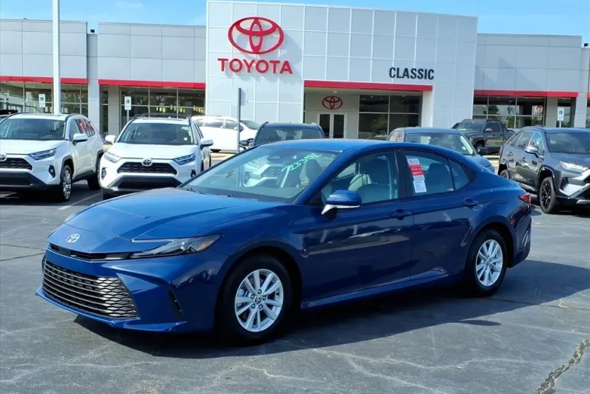 2025 Toyota Camry LE photo 1