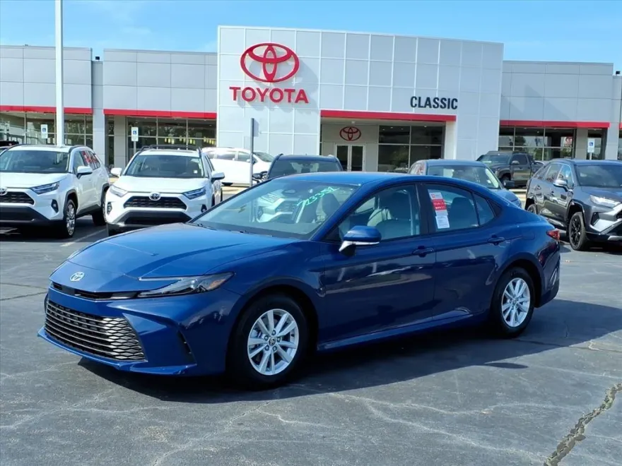 2025 Toyota Camry LE photo 1