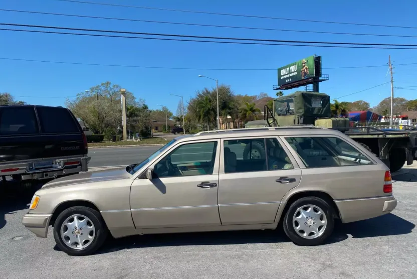 1995 Mercedes Benz E 320 Wagon photo 1