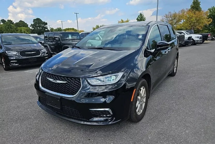 2024 Chrysler Pacifica Touring photo 1