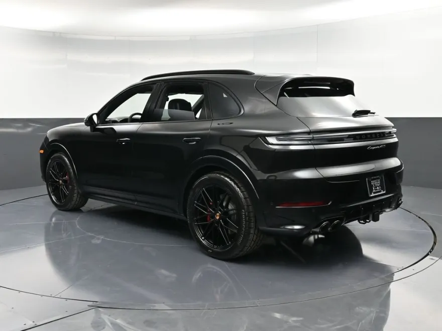 2026 Porsche Cayenne GTS photo 1