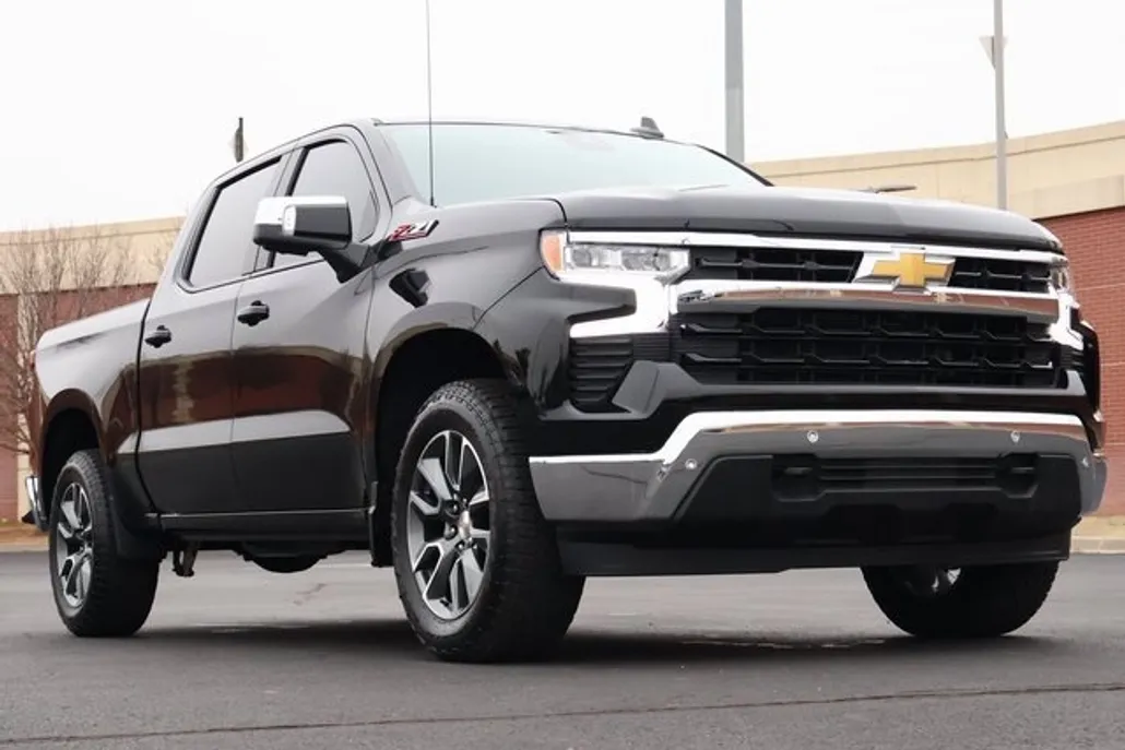 2025 Chevrolet Silverado 1500 LT photo 1