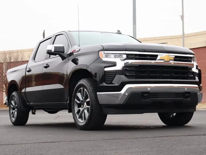2025 Chevrolet Silverado 1500 LT photo 1