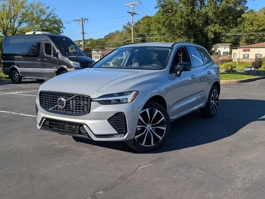2025 Volvo XC60 B5 Plus photo 1