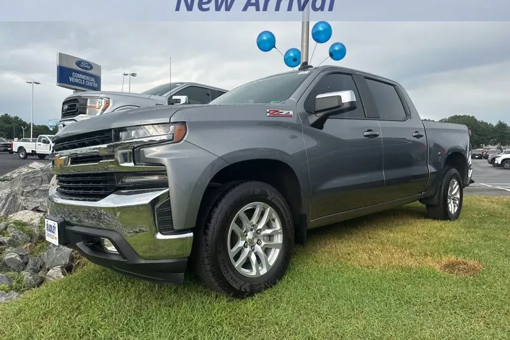 2020 Chevrolet Silverado 1500 LT photo 1