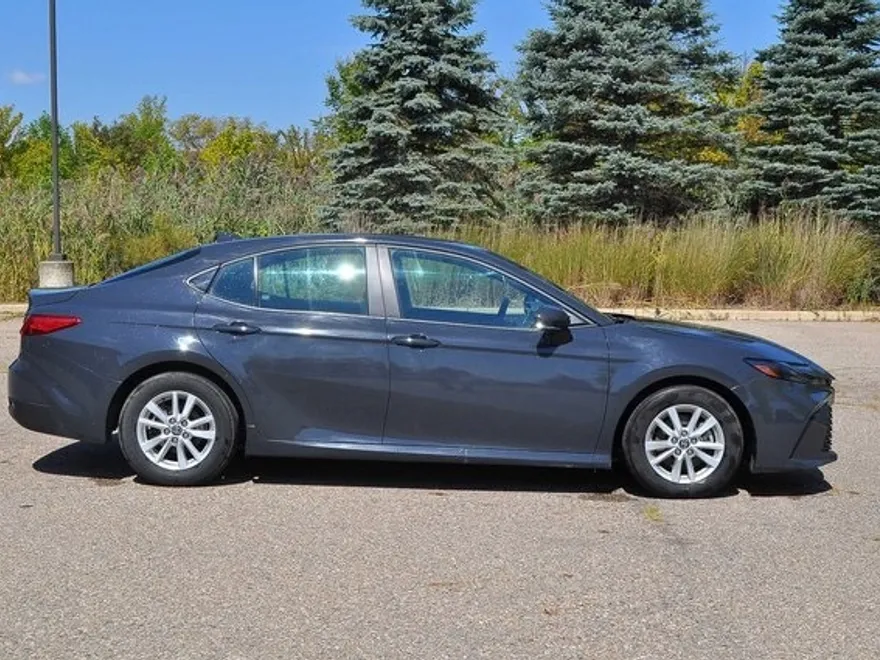 2025 Toyota Camry LE photo 1