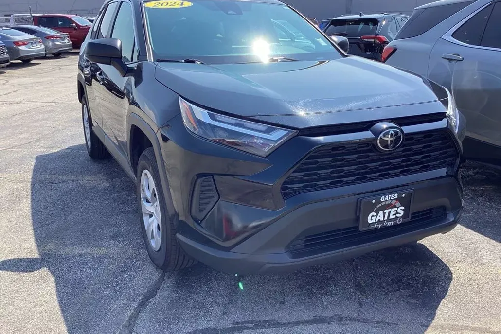 2024 Toyota RAV4 LE photo 1