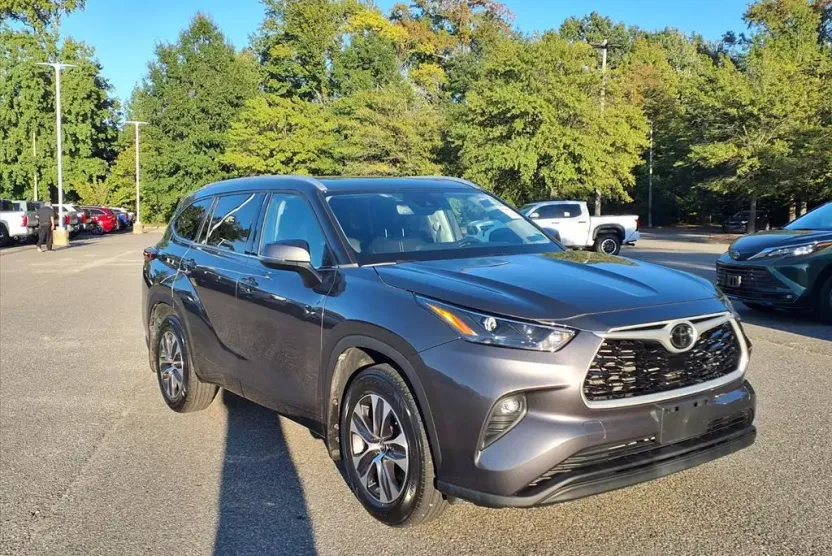 2022 Toyota Highlander XLE photo 1