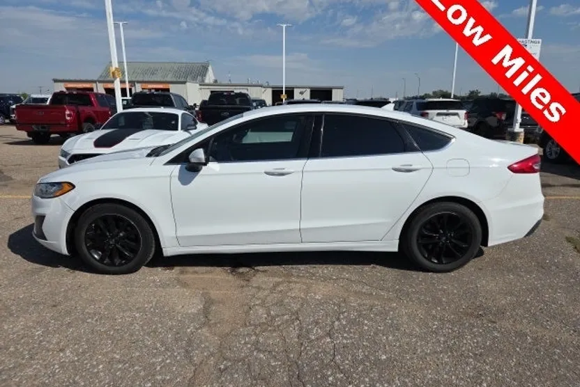 2019 Ford Fusion SE photo 1