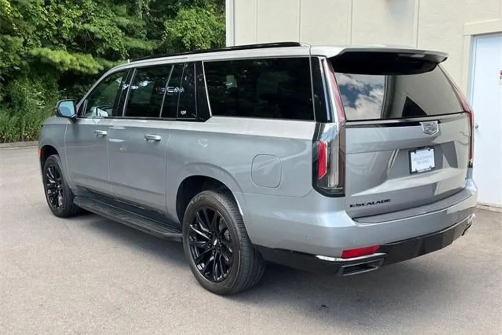 2023 Cadillac Escalade ESV Sport photo 1