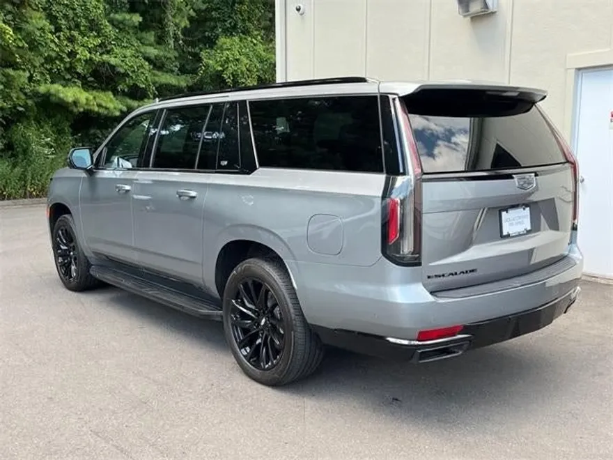 2023 Cadillac Escalade ESV Sport photo 1