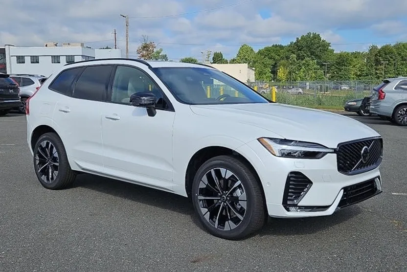 2026 Volvo XC60 B5 Plus photo 1