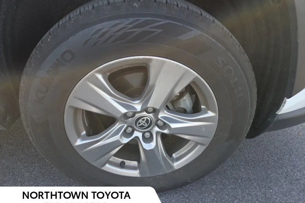 2024 Toyota RAV4 XLE photo 1