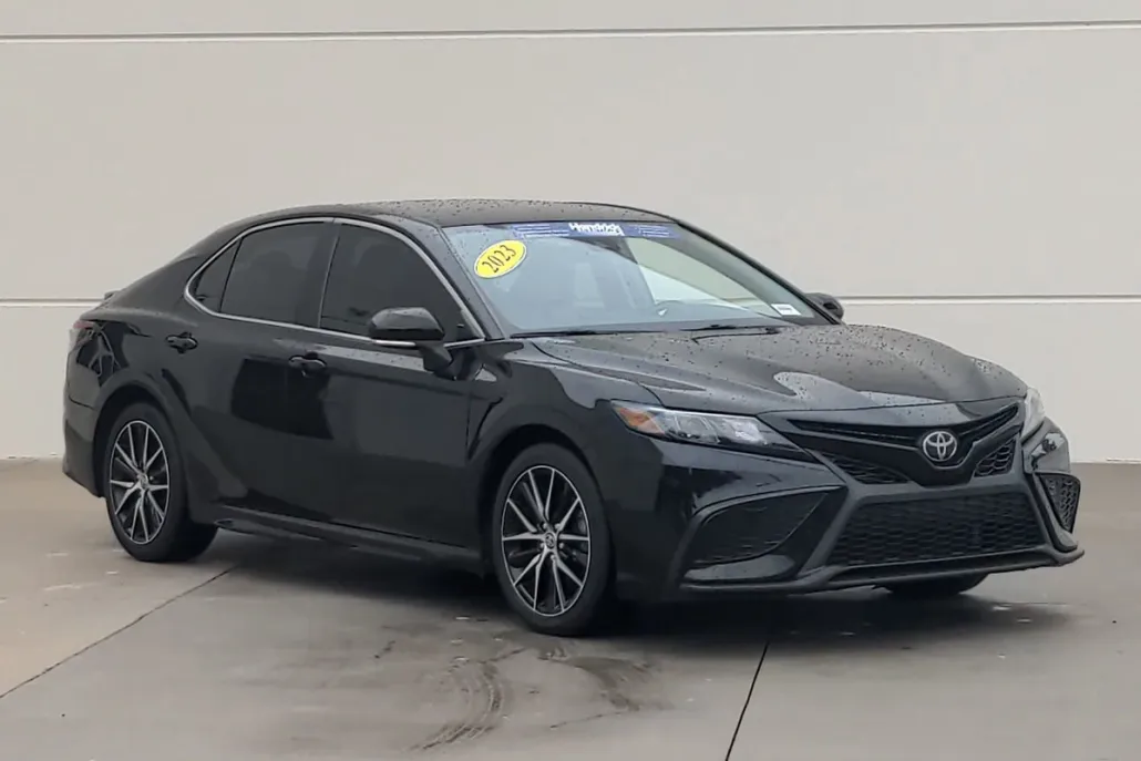 2023 Toyota Camry SE photo 1