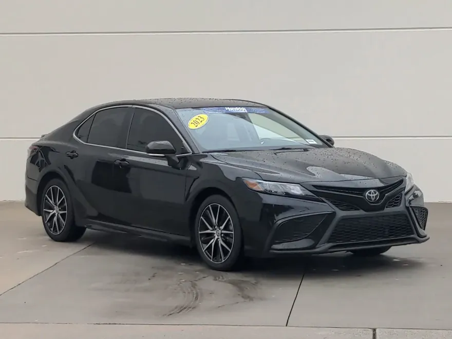 2023 Toyota Camry SE photo 1