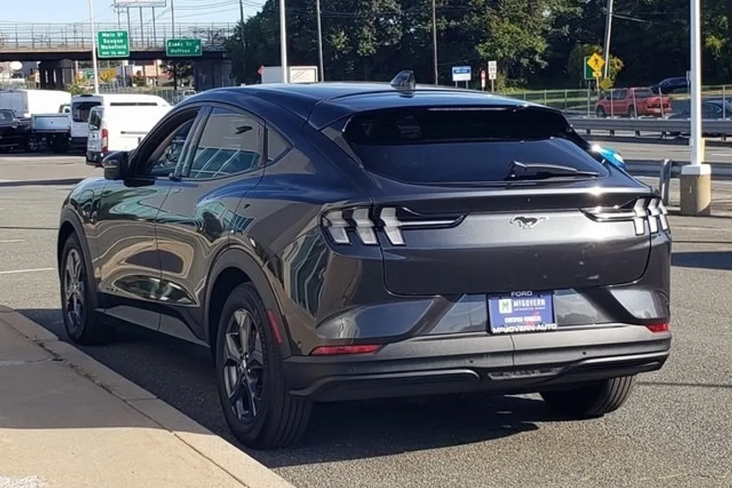 2021 Ford Mustang Mach-E Select photo 1