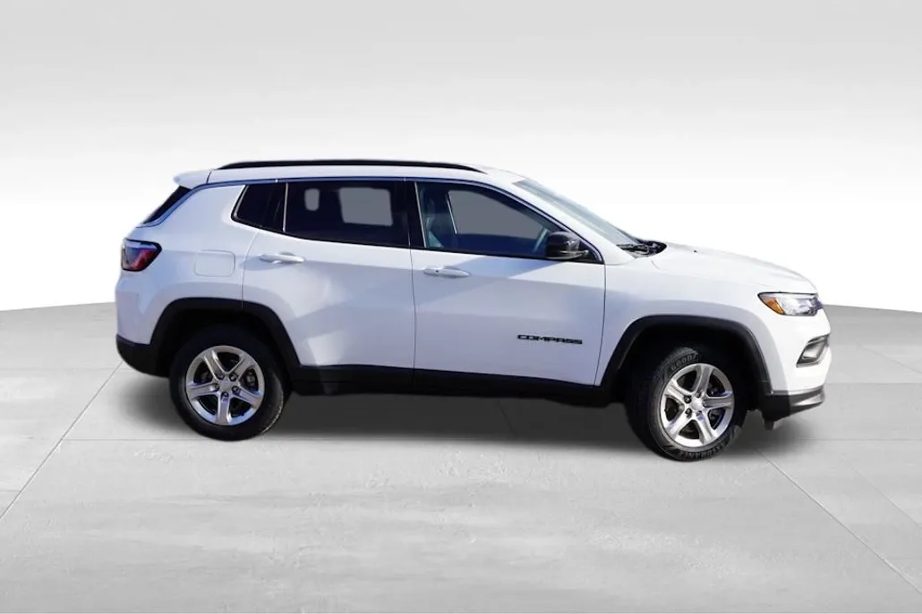 2024 Jeep Compass Latitude photo 1