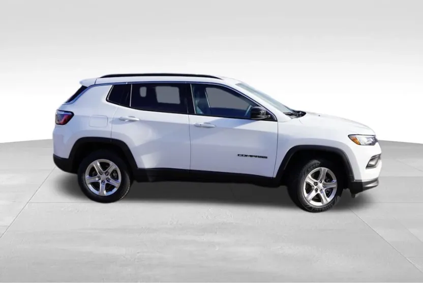 2024 Jeep Compass Latitude photo 1