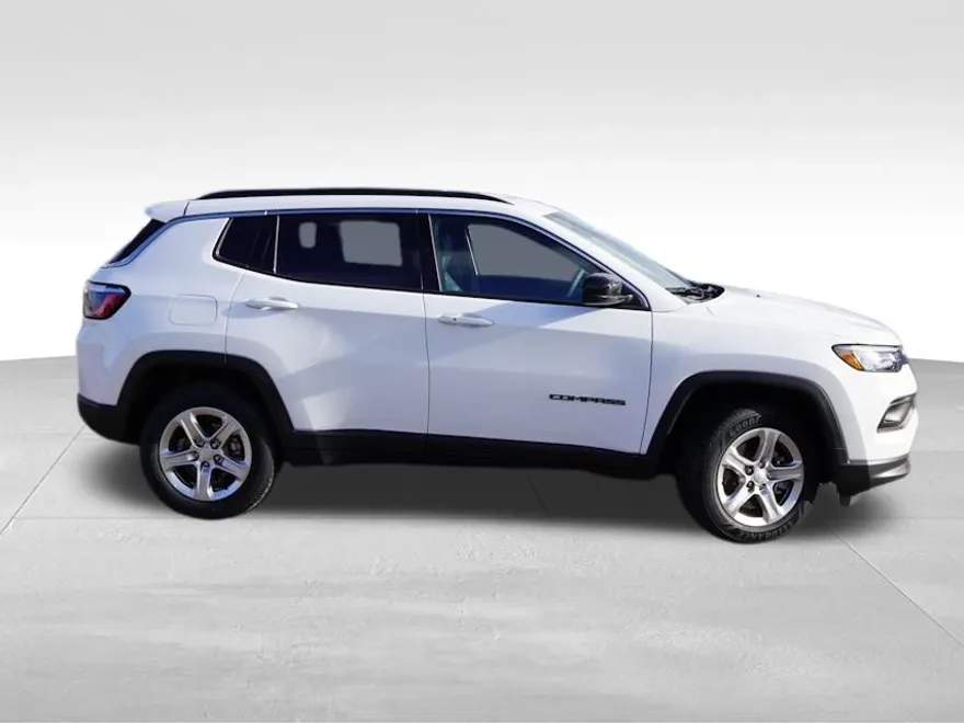 2024 Jeep Compass Latitude photo 1