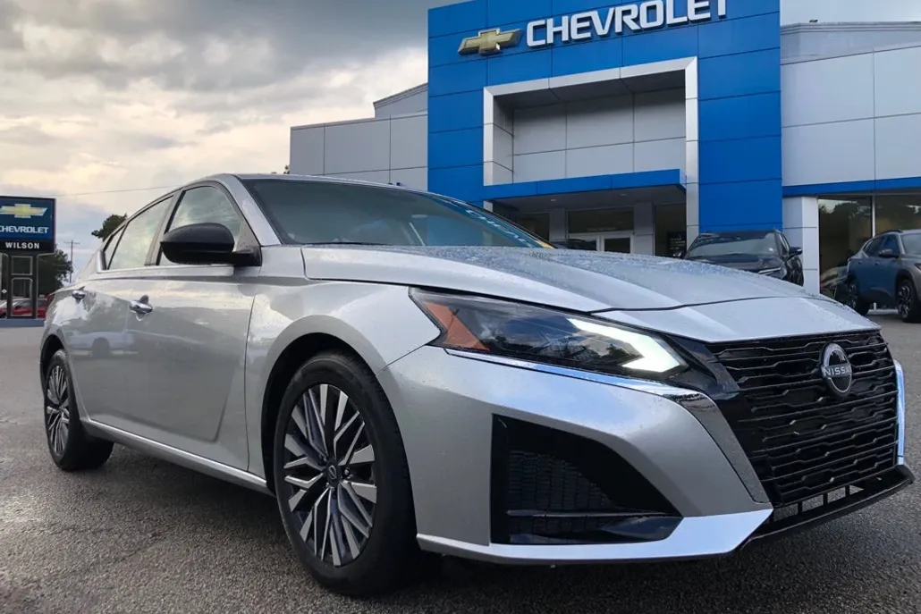 2024 Nissan Altima 2.5 SV photo 1
