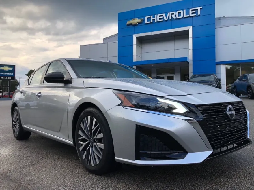 2024 Nissan Altima 2.5 SV photo 1