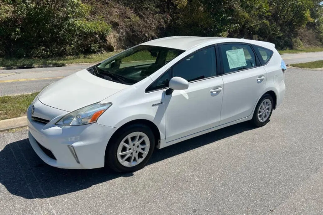 2012 Toyota Prius V Three photo 1