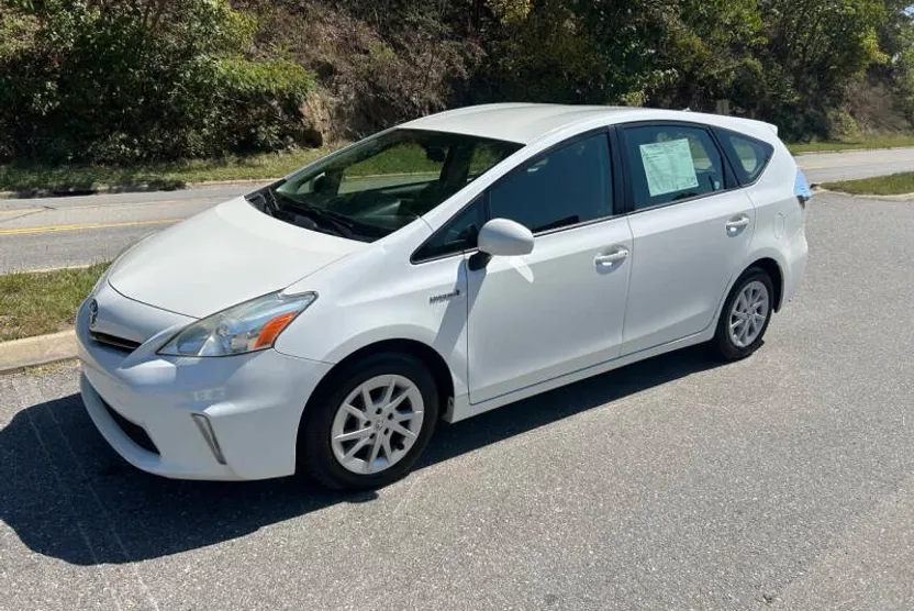 2012 Toyota Prius V Three photo 1