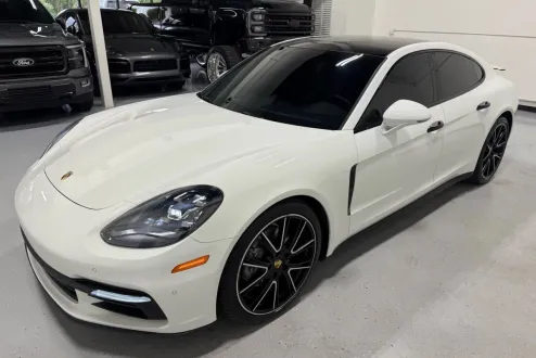 2018 Porsche Panamera Base 4 photo 3