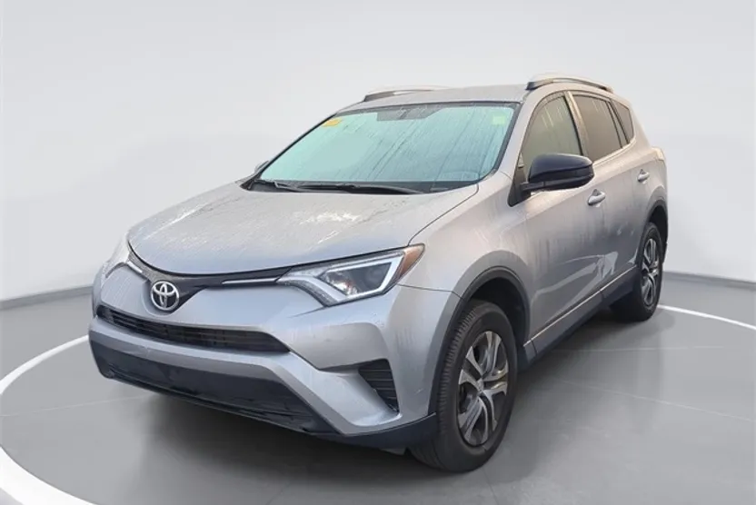 2016 Toyota RAV4 LE photo 1