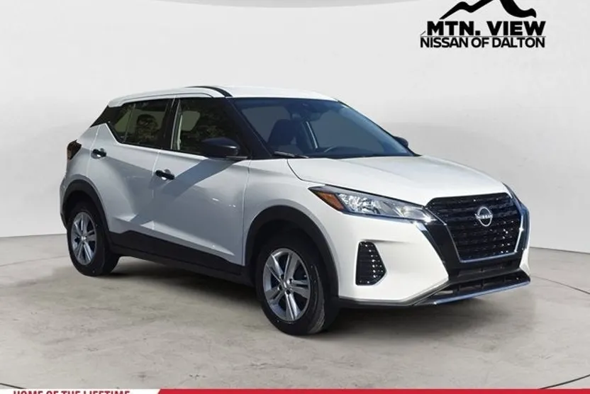 2025 Nissan Kicks Play S photo 1