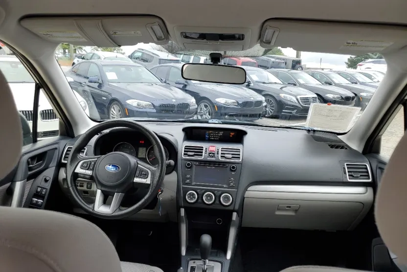 2017 Subaru Forester 2.5i Premium photo 1