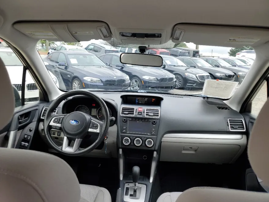 2017 Subaru Forester 2.5i Premium photo 1